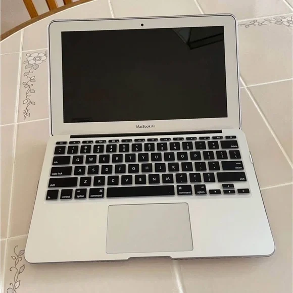 Bundle Apple MacBook Air 11.6 With Hello Kitty Sleeve, Transparent Case